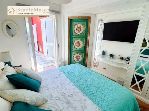 StudioMusco vende a Capri, in via Camerelle, la più prestigiosa strada dello shopping, introvabile appartamento con terrazzo a livello e vista panoram - Foto 9