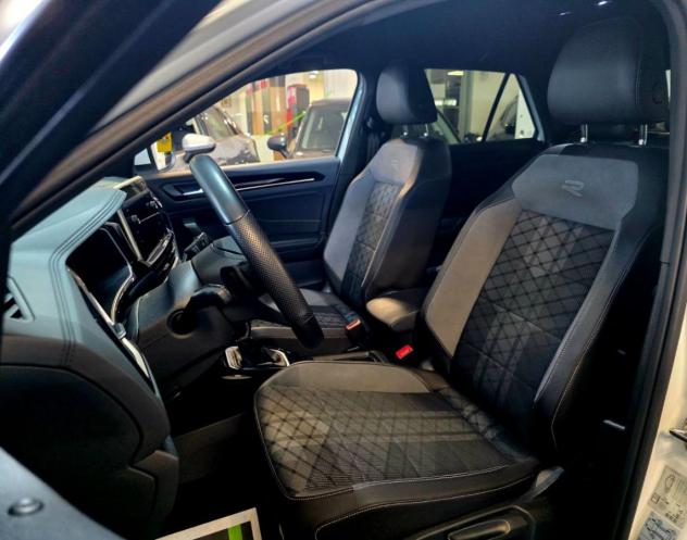 VOLKSWAGEN - T-Roc - 2.0 TDI SCR 150 CV DSG R-Line - Foto 8