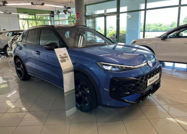 Volkswagen T-Roc T-Roc 1.5 eTSI ACT 150 CV DSG R-Line - Foto 2