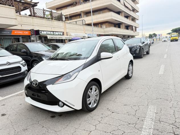 Toyota Aygo 1.0 VVT-i 72 CV 5 porte x-play LED NAVI KAMERA PDC BLUETOOTH CERCHI 16 CAR PLAY - Foto 3