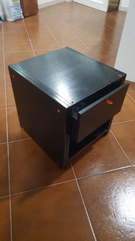 Letto legno laccato e luci incorporate in metallo con supporto e comodini - Foto 3