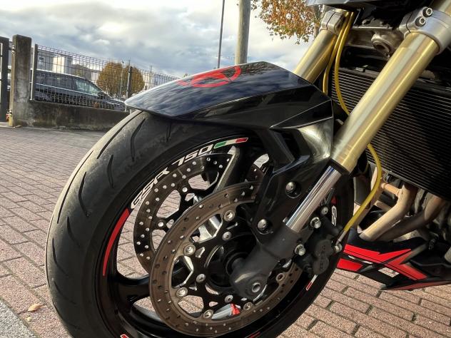 Suzuki GSR 750 null - Foto 7