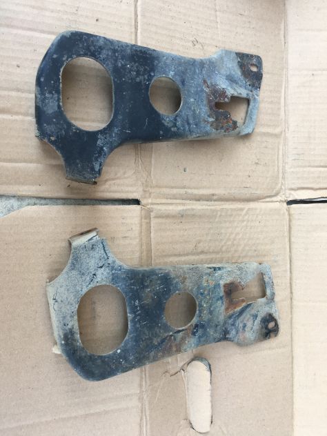 Coppia Staffe fissaggio Paraurti Anteriore Nissan KING CAB D21 - Foto 2