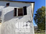 CASALE SEMI INDIPENDENTE CON TERRENI