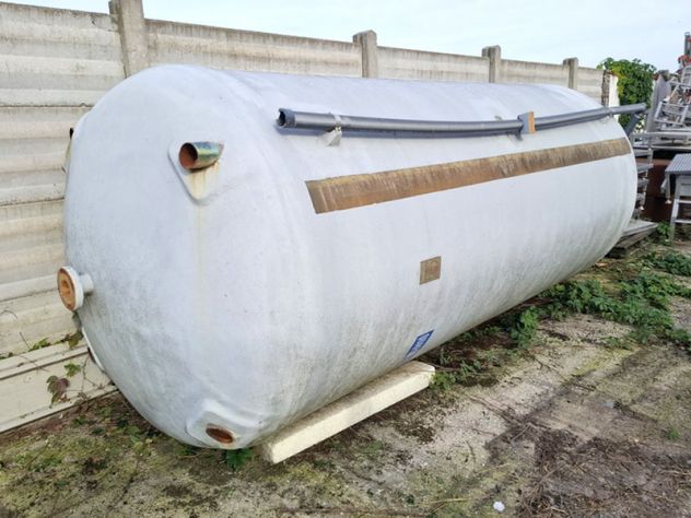 cisterna in vetroresina da 9000lt usata