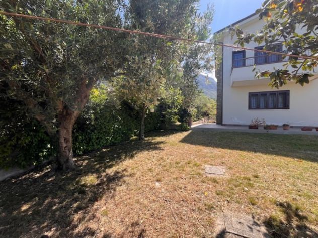Capaccio Paestum casa unifamiliare con giardino