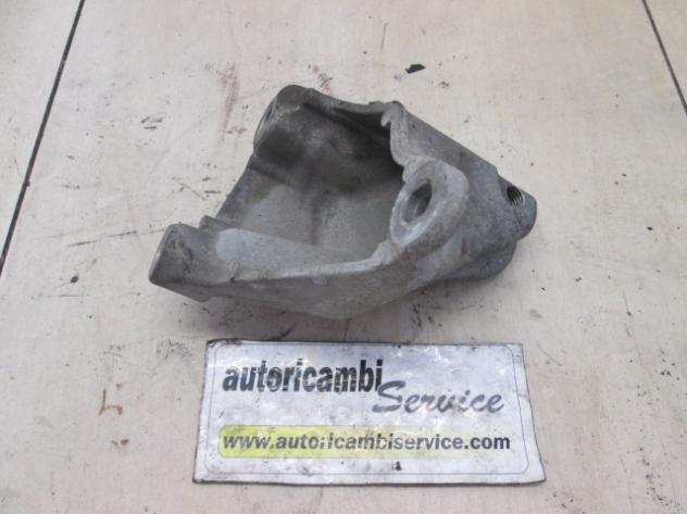 1133200021R SUPPORTO MOTORE RENAULT MEGANE SW 1.5 D 81KW 6M 5P (2010) RICAMBIO USATO