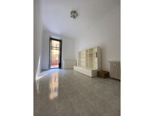 Milano via Panfilo Castaldi, affittiamo al piano secondo con ascensore gran …