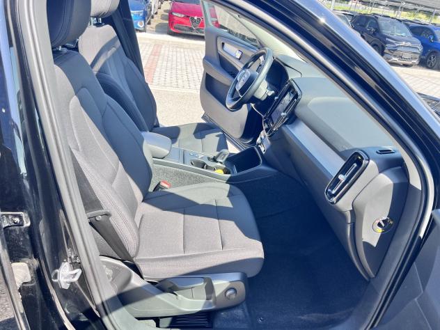 Volvo XC40 T3 automatico Momentum Pro Geartronic / Tetto Apribile - Foto 7