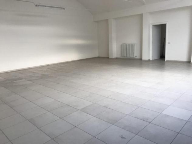 Immobile di 200 m² con 2 locali in affitto a Cavezzo - Foto 10