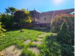 Ampio trilocale con giardino