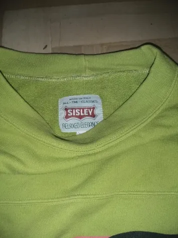 lotto vestiti donna taglia M. 1 felpa Sisley verde 1 pantalone grigio 1 maglia n - Foto 4