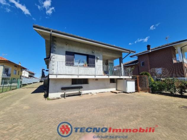 Villa di 140 m² con più di 5 locali e posto auto in vendita a Ciriè
