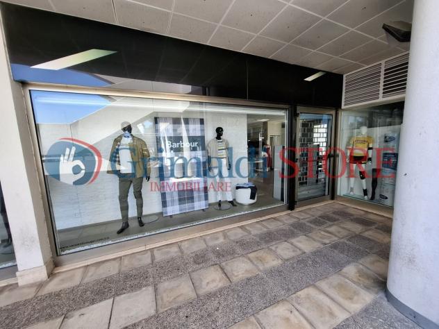 1 Vetrina in vendita a Campi Salentina
