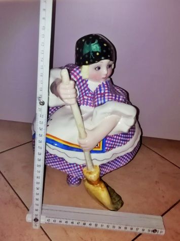 Ceramica Essevi : "Vigina" bambina con scopa di Sandro Vacchetti - Foto 5