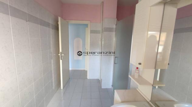 Fossombrone proponiamo in vendita in una zona residenziale e tranquilla, appartamento al piano terra di circa 80 mq scoperto esclusivo.
l'appartamento - Foto 19
