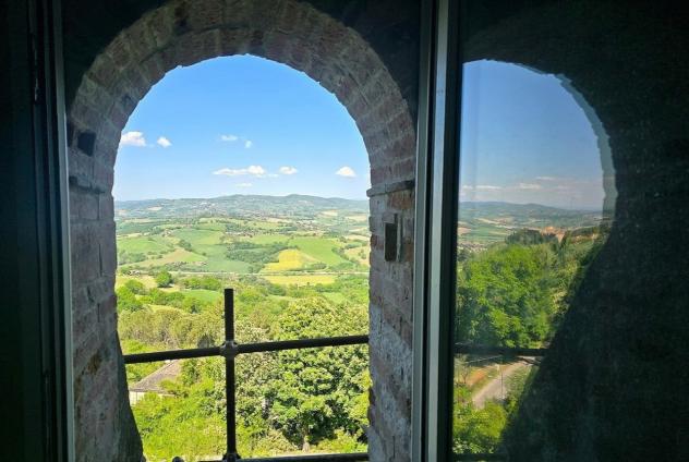 Pentalocale in vendita a Todi
