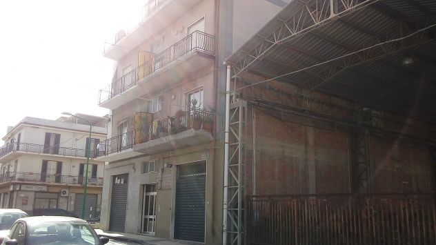 privato VENDE o PERMUTA mezzo Palazzo da ristrutturare - Foto 9