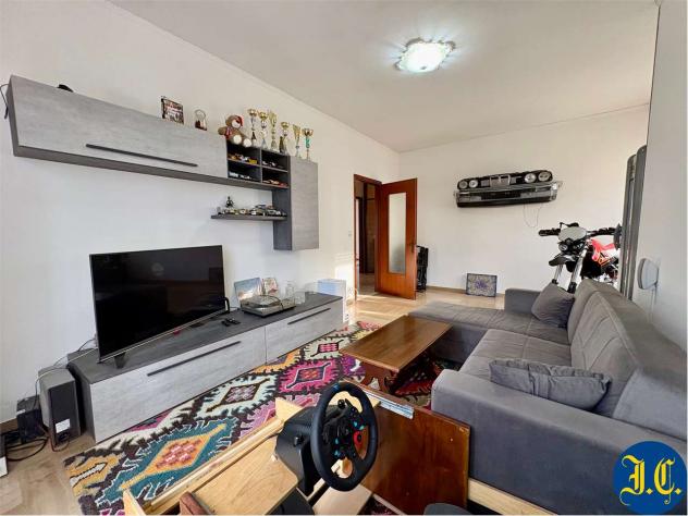 V005530 - AMPIO TRILOCALE CON TERRAZZO ANGOLARE E GARAGE - Foto 7