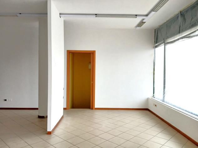Locale commerciale in affitto a Nanto