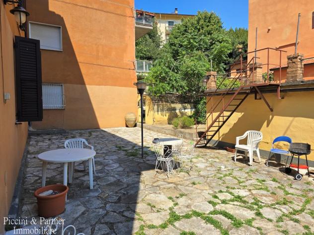 Pentalocale in affitto a Perugia