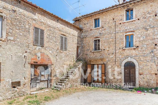 Rustico / Casale di 300 m² con più di 5 locali e posto auto in vendita a Casole d'Elsa