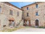 Rustico / Casale di 300 m² con più di 5 locali e posto auto in vendita a Ca &hellip;