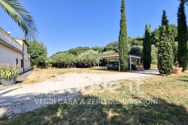 Casa indipendente di 400 m² con più di 5 locali e box auto in vendita a Pesaro - Foto 7