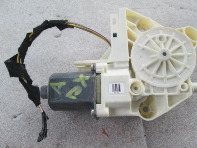 1347884 MOTORINO ALZACRISTALLO PORTA ANTERIORE DESTRA FORD FOCUS 1.6 D 66KW 5M 5P (2007) RICAMBIO USATO