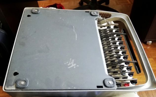Macchina per scrivere meccanica Olivetti Studio 44 - Foto 5