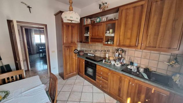 FOSSOMBRONE: A fossombrone, in zona residenziale e tranquilla, proponiamo in vendita una spaziosa casa in un piccolo contesto abitativo risalente agli - Foto 3