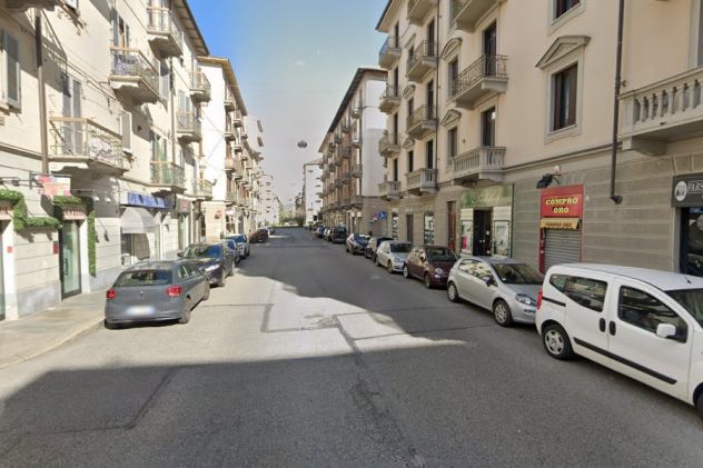 VIA FREYUS TRILOCALE FINEMENTE ARREDATO PRESSI TRIBUNALE - Foto 2