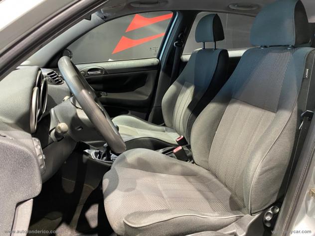 ALFA ROMEO 147 1.9 JTD 115CV 5p. Distinctive - Foto 4