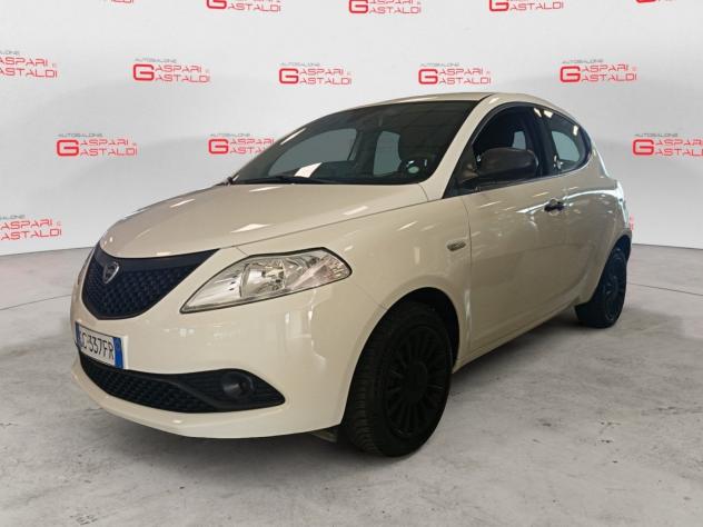 Lancia Ypsilon 1.0 70cv Firefly Hybrid S&S Silver