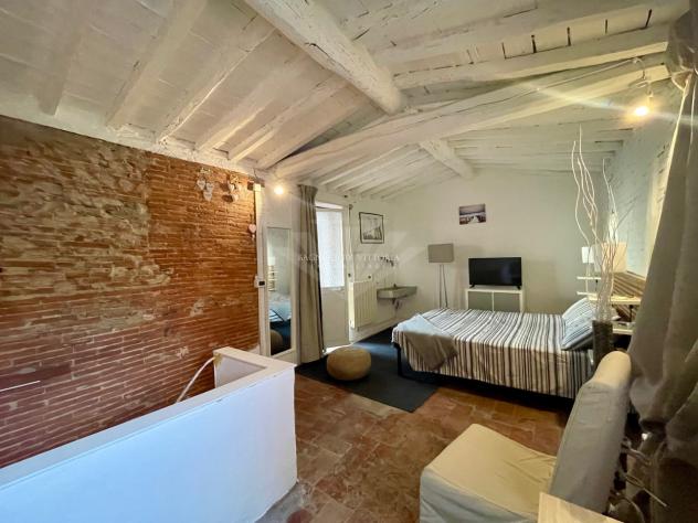 APPARTAMENTO di 5 vani e di 87 mq (PIETRASANTA) rif. 016/V