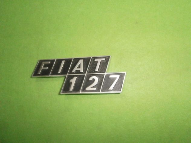 Scritta logo targhetta baule posteriore Fiat 127 prima serie "NUOVA" in metallo - Foto 2
