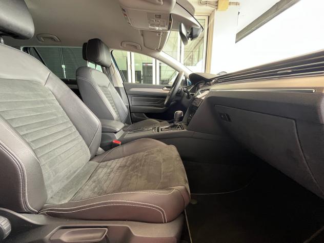 Volkswagen Passat Variant 2.0 TDI Executive 4Motion 200 CV DSG - Foto 8