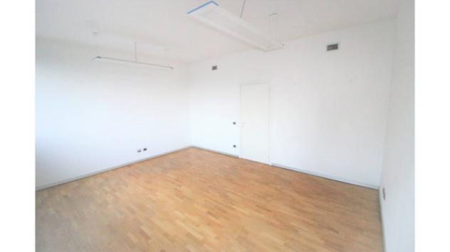Immobile di 270 m² con più di 5 locali in affitto a Sesto San Giovanni - Foto 8