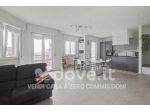 Appartamento di 146 m² con 4 locali e box auto in vendita a Milano