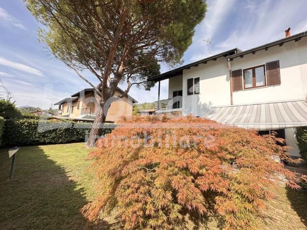 COCQUIO-TREVISAGO porzione di villa bifamiliare con giardino
