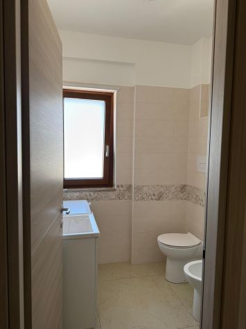 PADULA SCALO (SA) – APPARTAMENTO NUOVO, ARREDATO, CON ELETTRODOMESTICI E GARAGE - Foto 2