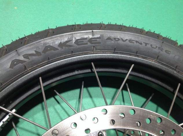 Ruote complete di Cerchio Gomme Dischi Freno per Moto Guzzi V85 Euro5 + Euro5+ - Foto 4