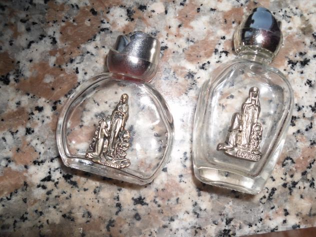 N° 2 BOCCIA IN VETRO PER ACQUA SANTA CON IMMAGINE DELLA MADONNA -