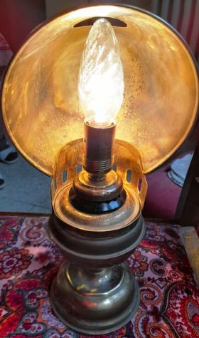 lume in ottone a lanterna funzionante h.30 cm.