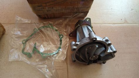 POMPA ACQUA MERCEDES 190 W201 200D W124 200TD S124 E200D - Foto 4