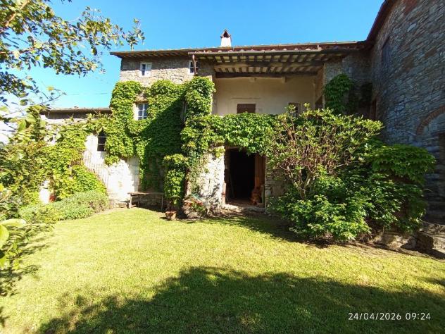 Nelle colline fra Lucca e Camaiore, un fabbricato in pietra, mq 400 - Foto 10
