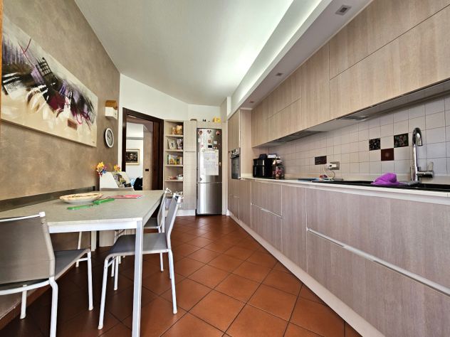 Ampio trilocale ristrutturato con cantina - Foto 9