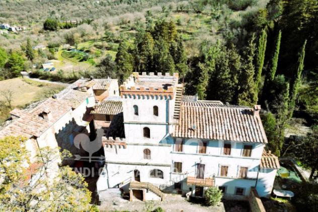 Palazzo / Stabile di 560 m² con più di 5 locali in vendita a Piegaro - Foto 2