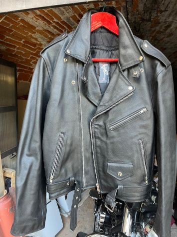 giubbotto in pelle per moto