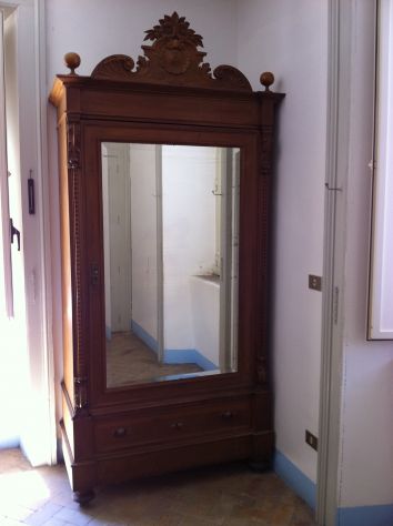 Armadio d'epoca con specchio